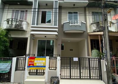 80 Sqm., 3 Beds, 2 Baths Townhouse listed for ฿ 2,375,000.