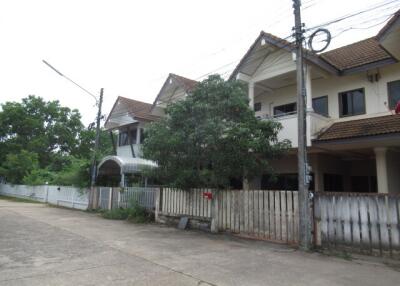 198 Sqm., 2 Beds, 1 Bath Townhouse listed for ฿ 2,552,000.