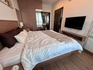 Cozy and well-furnished bedroom with modern amenities