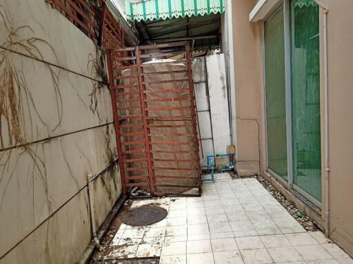 90 Sqm., 2 Beds, 1 Bath Townhouse listed for ฿ 2,000,000.