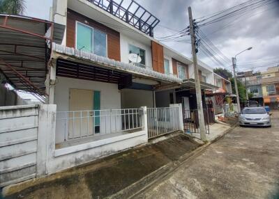 124 Sqm., 3 Beds, 2 Baths Townhouse listed for ฿ 2,280,000.