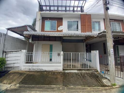 124 Sqm., 3 Beds, 2 Baths Townhouse listed for ฿ 2,280,000.