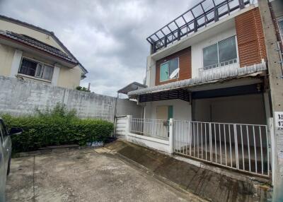 124 Sqm., 3 Beds, 2 Baths Townhouse listed for ฿ 2,280,000.