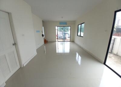 104 Sqm., 2 Beds, 1 Bath Townhouse listed for ฿ 2,280,000.