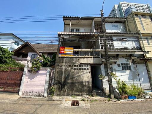 76 Sqm., 2 Beds, 1 Bath Townhouse listed for ฿ 2,280,000.