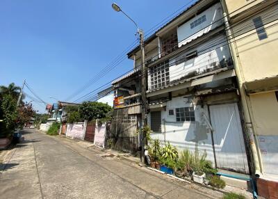 76 Sqm., 2 Beds, 1 Bath Townhouse listed for ฿ 2,280,000.