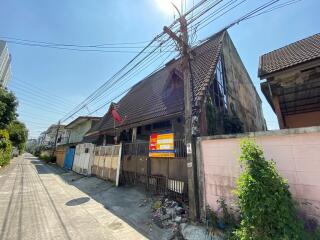 76 Sqm., 2 Beds, 1 Bath Townhouse listed for ฿ 2,280,000.