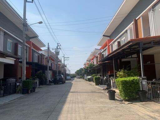 84 Sqm., 3 Beds, 2 Baths Townhouse listed for ฿ 2,520,000.