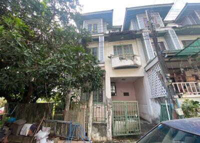 130 Sqm., 3 Beds, 2 Baths Townhouse listed for ฿ 2,280,000.