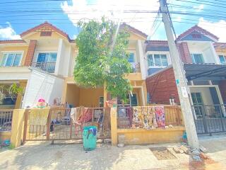 80 Sqm., 2 Beds, 1 Bath Townhouse listed for ฿ 2,280,000.