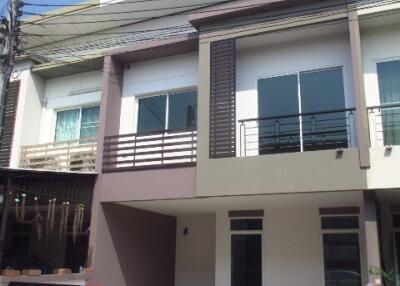 84 Sqm., 3 Beds, 2 Baths Townhouse listed for ฿ 2,520,000.