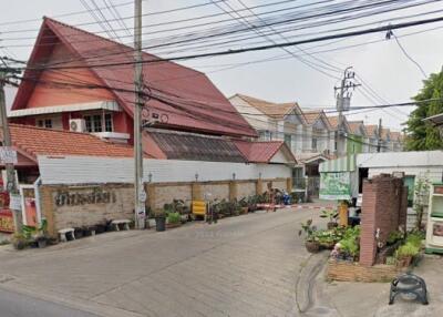 81 Sqm., 2 Beds, 1 Bath Townhouse listed for ฿ 2,280,000.