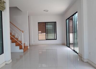 96 Sqm., 3 Beds, 2 Baths Townhouse listed for ฿ 2,100,000.