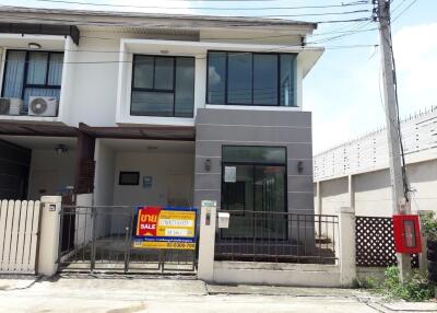 96 Sqm., 3 Beds, 2 Baths Townhouse listed for ฿ 2,100,000.