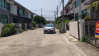 96 Sqm., 3 Beds, 2 Baths Townhouse listed for ฿ 2,100,000.