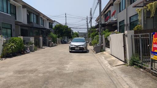 96 Sqm., 3 Beds, 2 Baths Townhouse listed for ฿ 2,100,000.