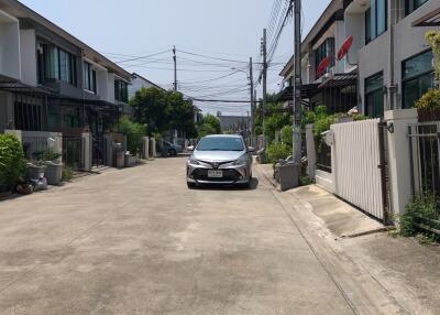 96 Sqm., 3 Beds, 2 Baths Townhouse listed for ฿ 2,100,000.