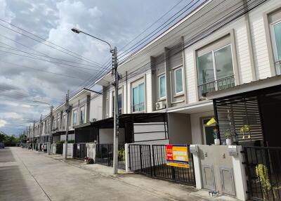 73 Sqm., 3 Beds, 2 Baths Townhouse listed for ฿ 2,415,000.