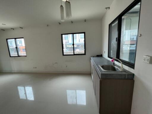 127 Sqm., 2 Beds, 1 Bath Townhouse listed for ฿ 2,415,000.