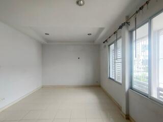 90 Sqm., 2 Beds, 1 Bath Townhouse listed for ฿ 2,185,000.