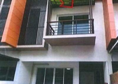 152 Sqm., 2 Beds, 1 Bath Townhouse listed for ฿ 2,415,000.