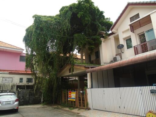 136 Sqm., 3 Beds, 2 Baths Townhouse listed for ฿ 2,185,000.