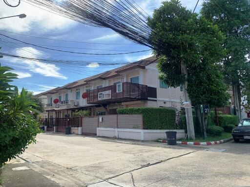 72 Sqm., 3 Beds, 2 Baths Townhouse listed for ฿ 2,138,000.