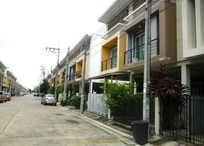 80 Sqm., 2 Beds, 1 Bath Townhouse listed for ฿ 2,090,000.