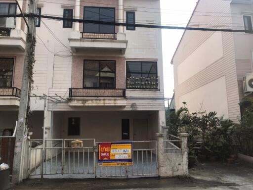 86 Sqm., 3 Beds, 2 Baths Townhouse listed for ฿ 2,090,000.