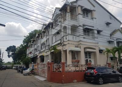 64 Sqm., 3 Beds, 2 Baths Townhouse listed for ฿ 2,090,000.