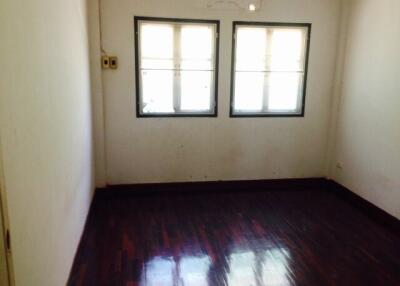 190 Sqm., 2 Beds, 1 Bath Townhouse listed for ฿ 2,310,000.