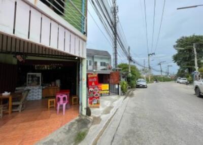 124 Sqm., 2 Beds, 1 Bath Townhouse listed for ฿ 1,900,000.