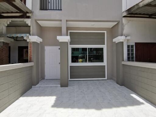 100 Sqm., 2 Beds, 2 Baths Townhouse listed for ฿ 1,995,000.