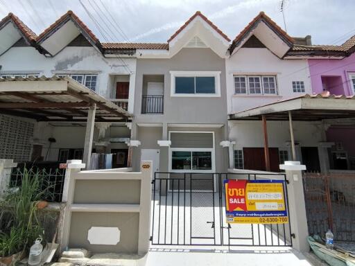 100 Sqm., 2 Beds, 2 Baths Townhouse listed for ฿ 1,995,000.