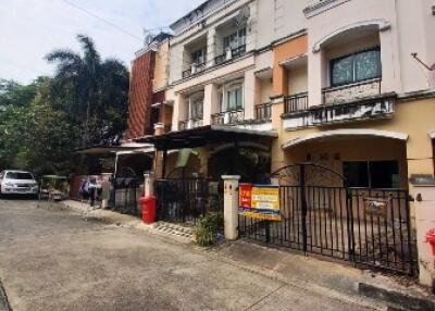 70 Sqm., 3 Beds, 3 Baths Townhouse listed for ฿ 2,205,000.