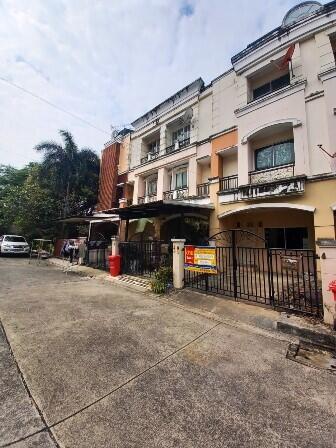 70 Sqm., 3 Beds, 3 Baths Townhouse listed for ฿ 2,205,000.