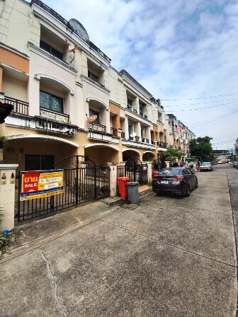 70 Sqm., 3 Beds, 3 Baths Townhouse listed for ฿ 2,205,000.