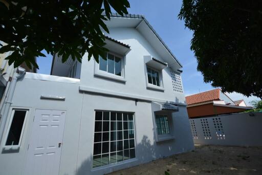 156 Sqm., 2 Beds, 1 Bath Townhouse listed for ฿ 2,205,000.