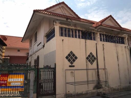 208 Sqm., 2 Beds, 1 Bath Townhouse listed for ฿ 1,995,000.