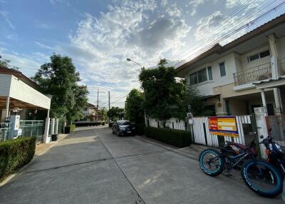 124 Sqm., 2 Beds, 1 Bath Townhouse listed for ฿ 1,995,000.