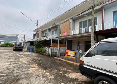 90 Sqm., 2 Beds, 1 Bath Townhouse listed for ฿ 2,205,000.