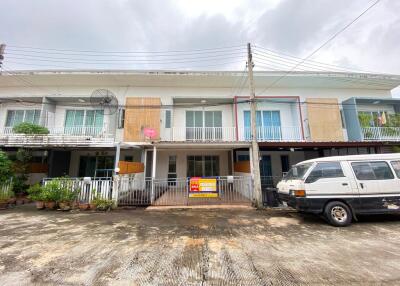 90 Sqm., 2 Beds, 1 Bath Townhouse listed for ฿ 2,205,000.