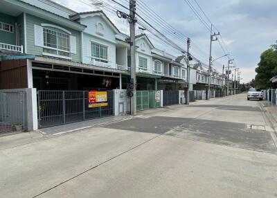 72 Sqm., 2 Beds, 1 Bath Townhouse listed for ฿ 2,205,000.