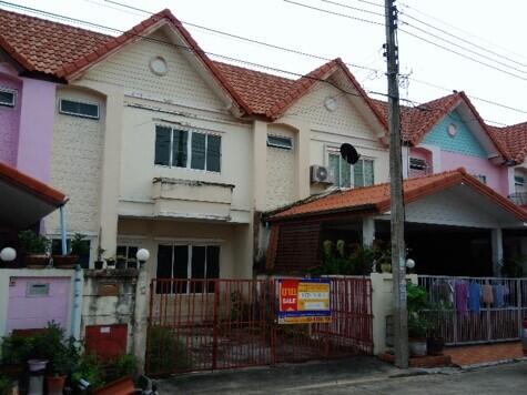 102 Sqm., 2 Beds, 1 Bath Townhouse listed for ฿ 2,205,000.