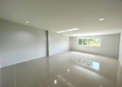 124 Sqm., 2 Beds, 2 Baths Townhouse listed for ฿ 1,995,000.