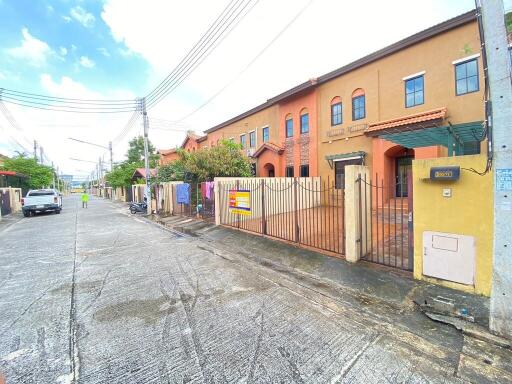 122 Sqm., 2 Beds, 1 Bath Townhouse listed for ฿ 1,995,000.