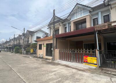 80 Sqm., 3 Beds, 2 Baths Townhouse listed for ฿ 2,200,000.
