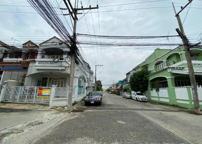 116 Sqm., 3 Beds, 2 Baths Townhouse listed for ฿ 1,800,000.