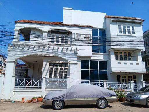 116 Sqm., 3 Beds, 2 Baths Townhouse listed for ฿ 1,800,000.