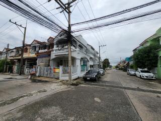 116 Sqm., 3 Beds, 2 Baths Townhouse listed for ฿ 1,800,000.